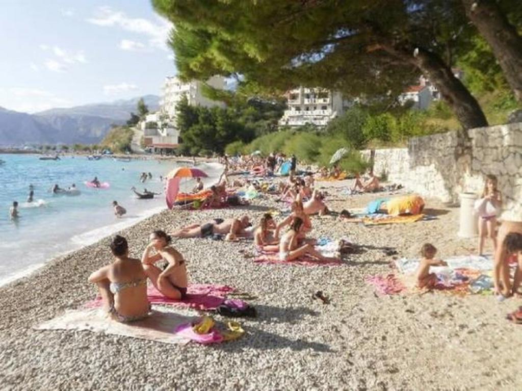 Gala Apartments Omiš Esterno foto
