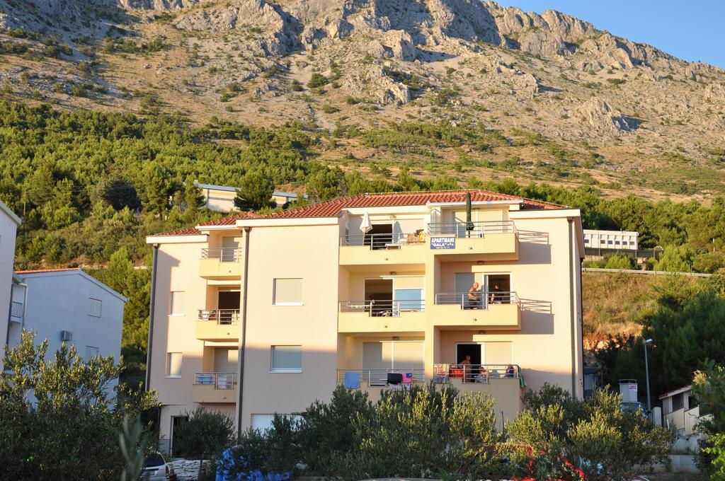 Gala Apartments Omiš Esterno foto