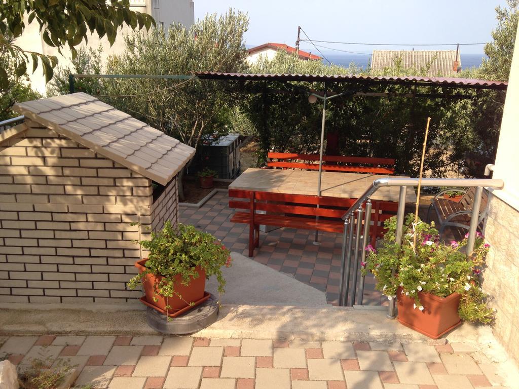 Gala Apartments Omiš Esterno foto