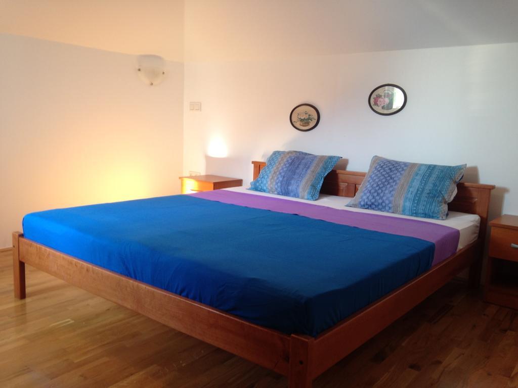 Gala Apartments Omiš Esterno foto