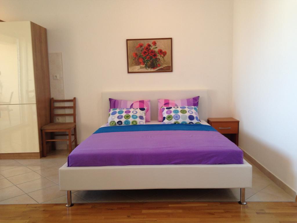 Gala Apartments Omiš Esterno foto