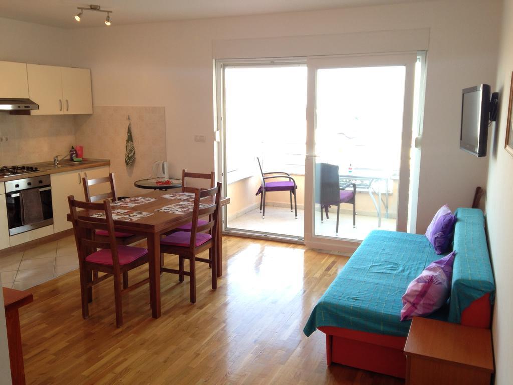 Gala Apartments Omiš Esterno foto