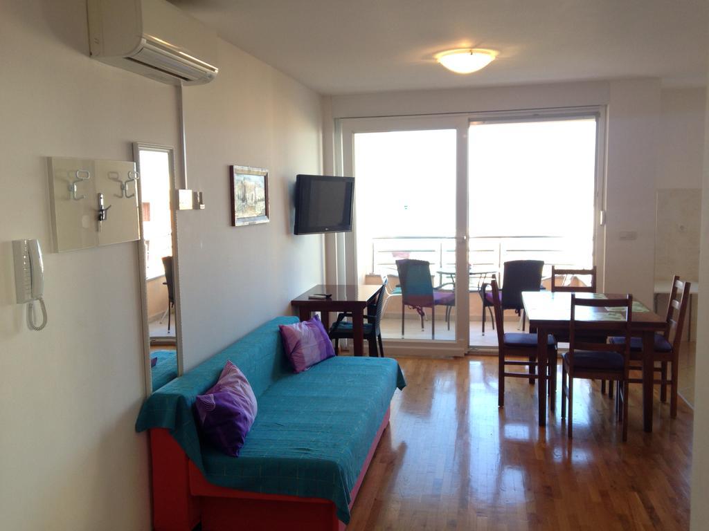 Gala Apartments Omiš Esterno foto