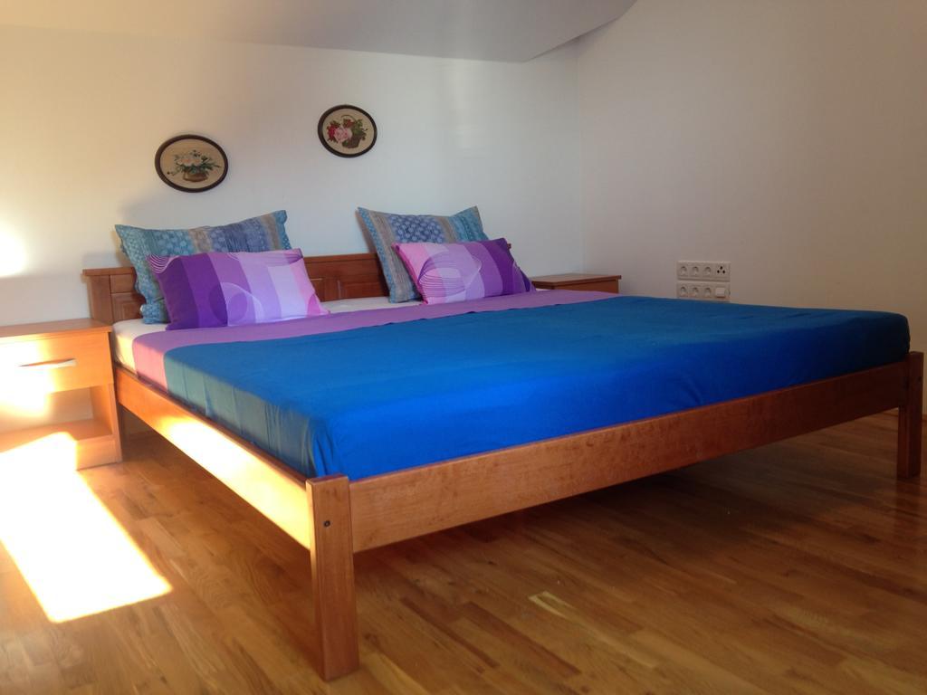 Gala Apartments Omiš Esterno foto