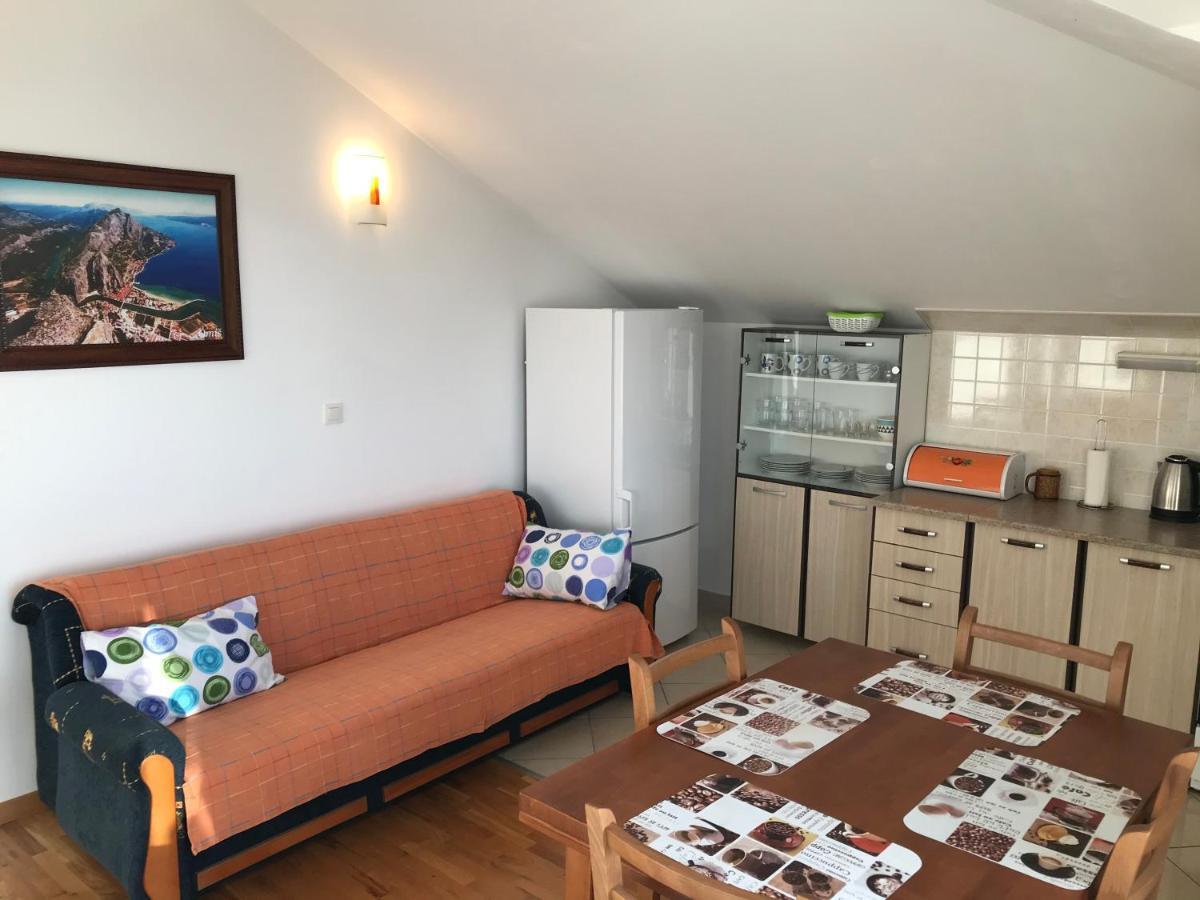 Gala Apartments Omiš Esterno foto
