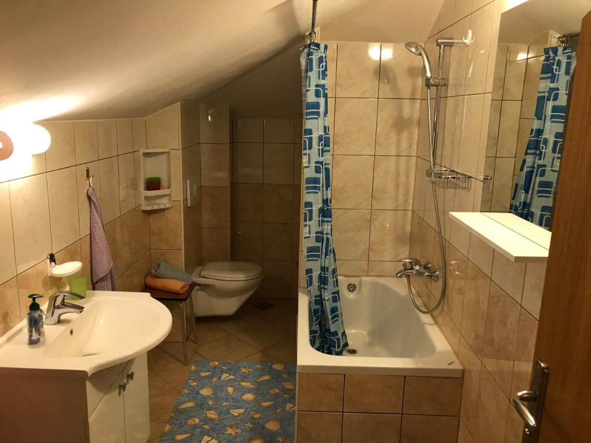 Gala Apartments Omiš Esterno foto