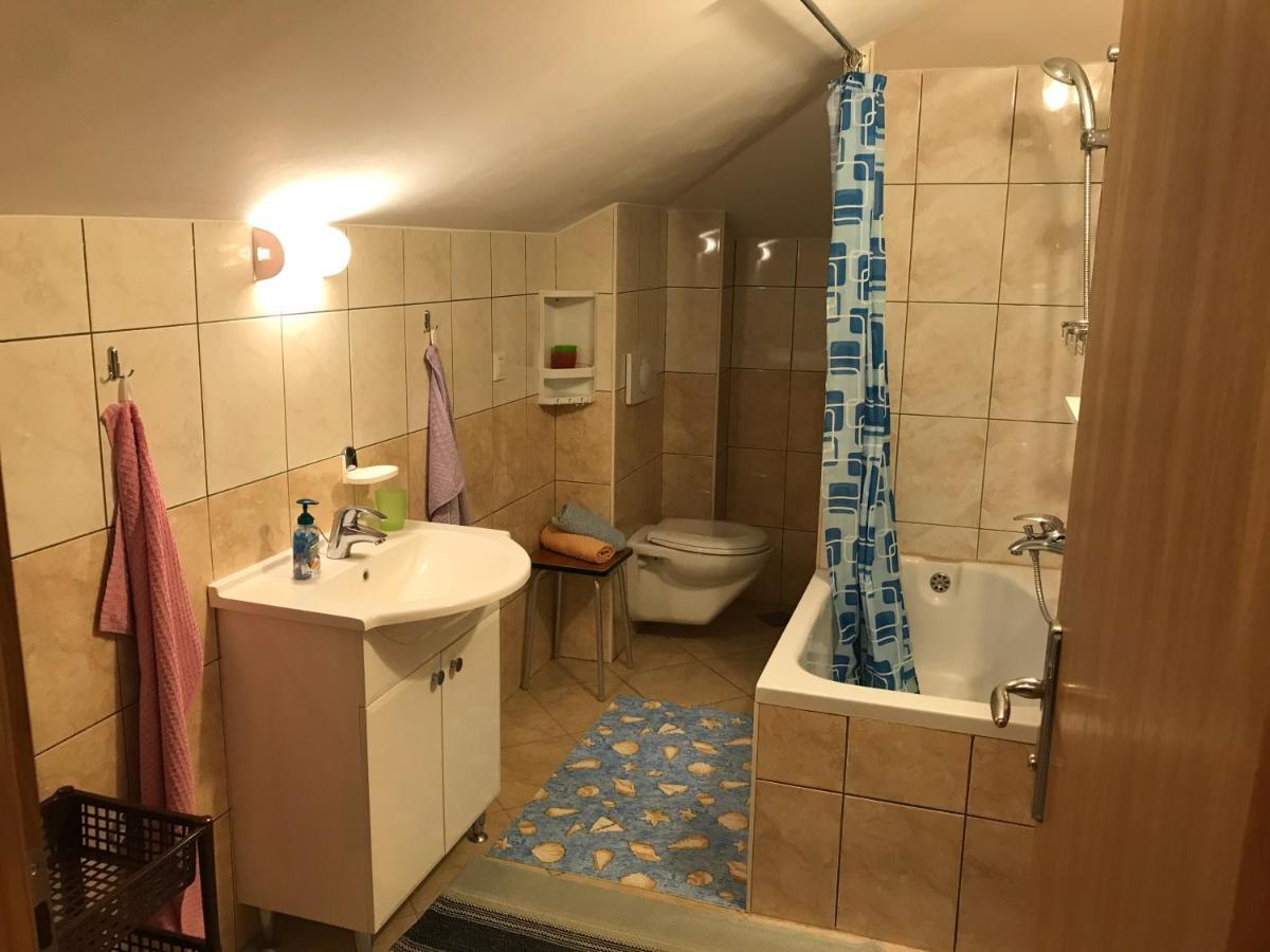 Gala Apartments Omiš Esterno foto