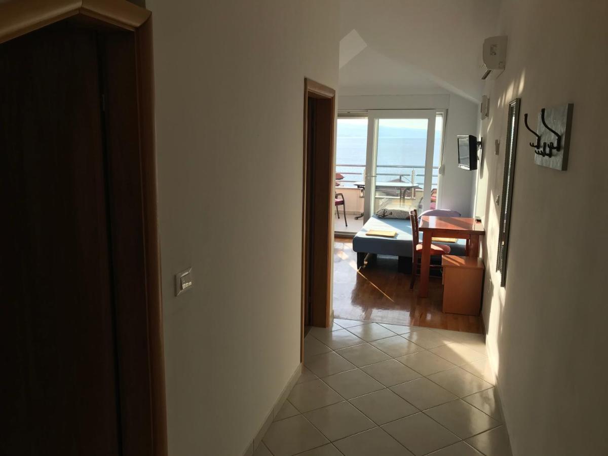 Gala Apartments Omiš Esterno foto