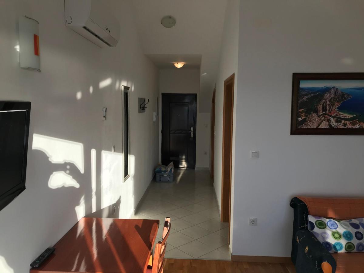 Gala Apartments Omiš Esterno foto