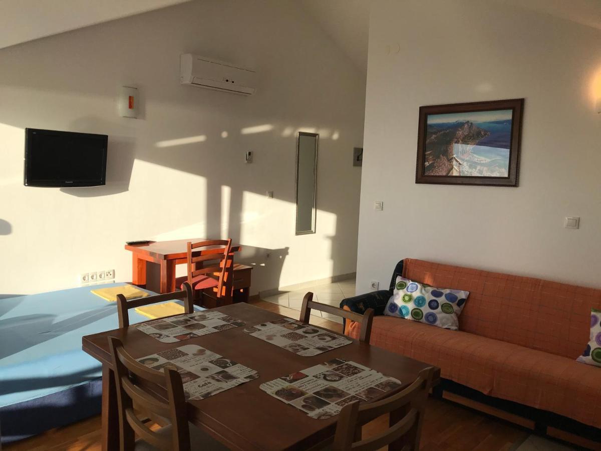 Gala Apartments Omiš Esterno foto