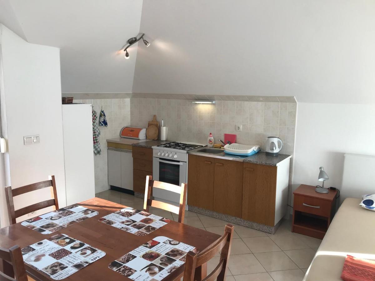 Gala Apartments Omiš Esterno foto