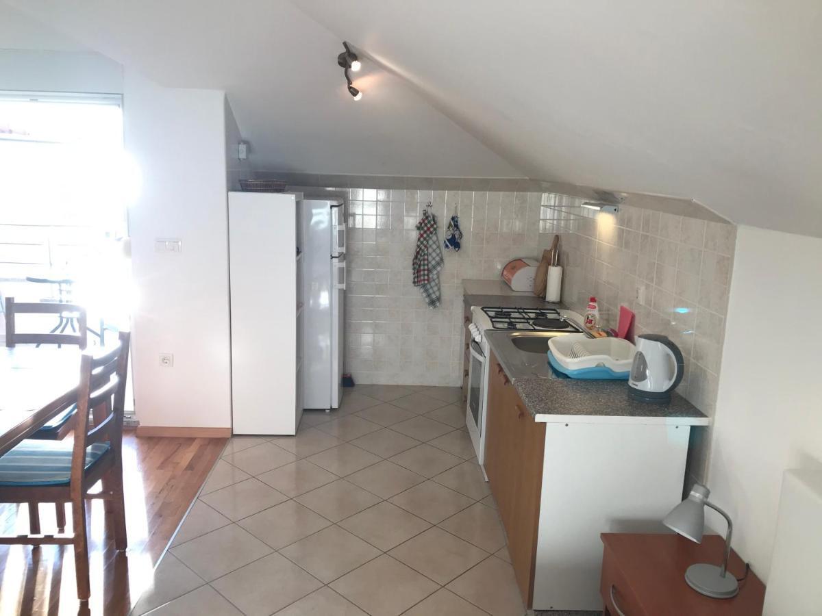 Gala Apartments Omiš Esterno foto