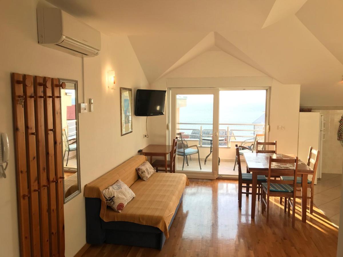 Gala Apartments Omiš Esterno foto