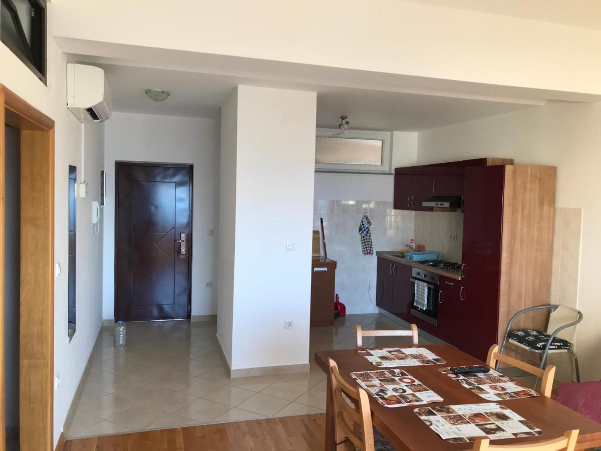 Gala Apartments Omiš Esterno foto