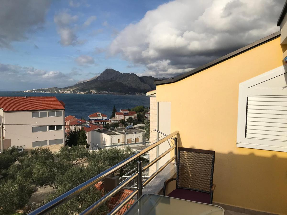 Gala Apartments Omiš Esterno foto